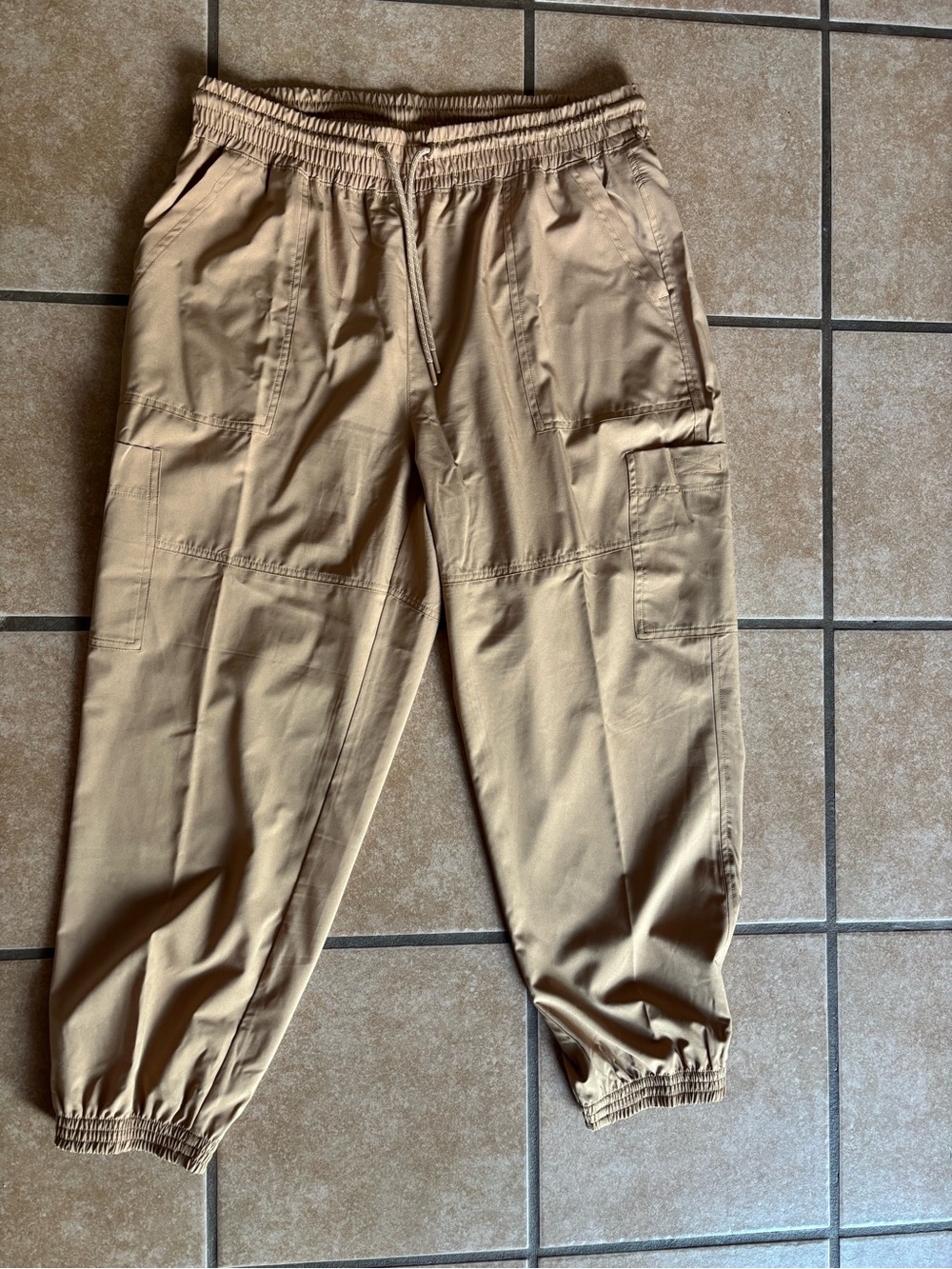 Women's Elastic Waist Cargo Joggers - Khaki